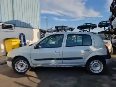 Veicolo di demolizione renault clio ii (bb_, cb_) 1.2 (bb0a bb0f bb10 bb1k bb28 bb2d bb2h cb0a.... dell'anno 0 alimentato d7f 710