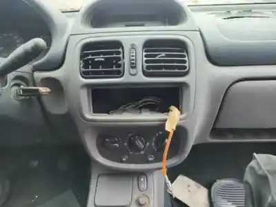 Здавання транспортного засобу renault clio ii fase i (b/cb0) (1998->) 1.9 d (b/cb0e) року 2000 потужний f8q 630