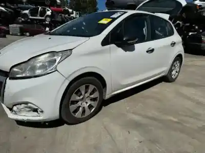 Здавання транспортного засобу peugeot 208 caixa (cr_) 1.6 hdi 92 року 2017 потужний bhw (dv6fe)