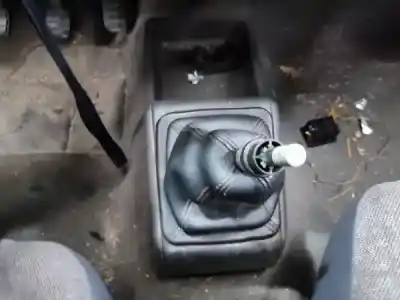 Veículo de Sucata renault   do ano 0 alimentado c1g 730