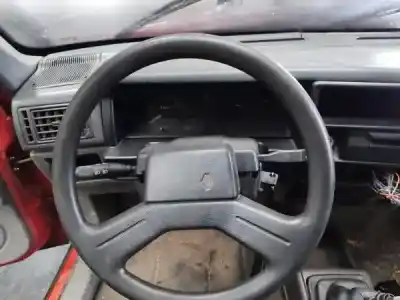 Veículo de Sucata renault   do ano 0 alimentado c1g 730