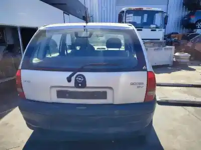 Veículo de Sucata opel corsa b (s93) 1.0 i 12v (f08. f68. m68) do ano 2000 alimentado x 10 xe