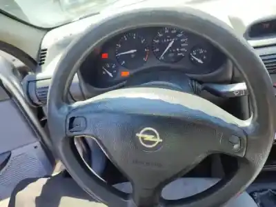 Veículo de Sucata opel corsa b (s93) 1.0 i 12v (f08. f68. m68) do ano 2000 alimentado x 10 xe