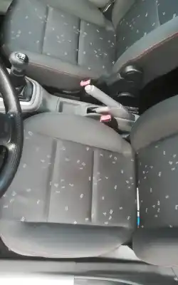 Véhicule à la ferraille mazda 2 (dy) 1.2 de l'année 2003 alimenté fuja