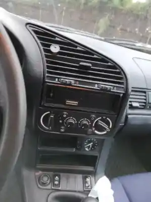 Veicolo di demolizione bmw 3 (e36) 318 tds dell'anno 1998 alimentato m41 d17 (174t1)