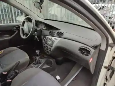 Здавання транспортного засобу ford focus i (daw, dbw) 124 l/470 gasóleo 2001 3p року 2001 потужний 