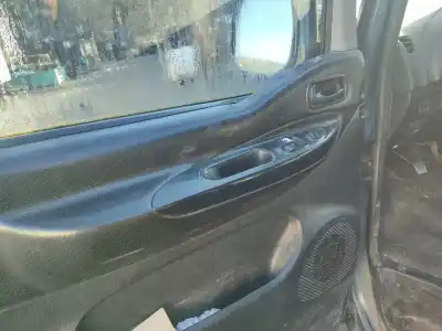 Sloopvoertuig hyundai h-1 / starex autobús (a1) 2.5 td van het jaar 1999 aangedreven d4bf