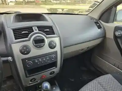 Véhicule à la ferraille renault megane ii break (km0/1_) 1.5 dci (km02. km13) gasóleo 2004 5p de l'année 2007 alimenté k9k 722