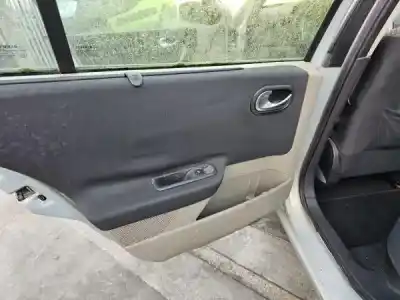 Véhicule à la ferraille renault megane ii break (km0/1_) 1.5 dci (km02. km13) gasóleo 2004 5p de l'année 2007 alimenté k9k 722