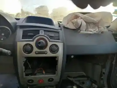 Véhicule à la ferraille renault megane ii sedán (lm0/1_) 1.5 dci (lm02 lm13 lm2a) de l'année 2005 alimenté  Véhicule à la ferraille renault megane ii sedán (lm0/1_) 1.5 dci (lm02 lm13 lm2a) de l'année 2005 alimenté