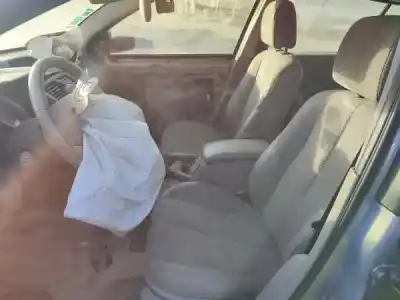 Véhicule à la ferraille renault megane ii sedán (lm0/1_) 1.5 dci (lm02 lm13 lm2a) de l'année 2005 alimenté  Véhicule à la ferraille renault megane ii sedán (lm0/1_) 1.5 dci (lm02 lm13 lm2a) de l'année 2005 alimenté