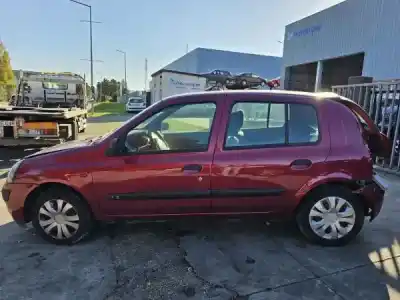 Veículo de Sucata renault clio ii bb_, cb_ 1.2 bb0a. bb0f. bb10. bb1k. bb28. bb2d. bb2h. cb0a.... do ano 2001 alimentado 