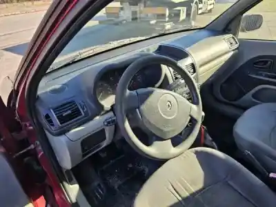 Veículo de Sucata renault clio ii bb_, cb_ 1.2 bb0a. bb0f. bb10. bb1k. bb28. bb2d. bb2h. cb0a.... do ano 2001 alimentado 