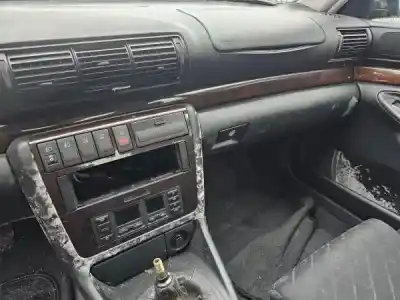 Veículo de Sucata audi a4 b5 (8d2) 1.8 t do ano 1995 alimentado  Veículo de Sucata audi a4 b5 (8d2) 1.8 t do ano 1995 alimentado