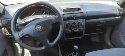 Veicolo di demolizione opel corsa b (s93) 1.0 i 12v (f08. f68. m68) dell'anno 1999 alimentato 