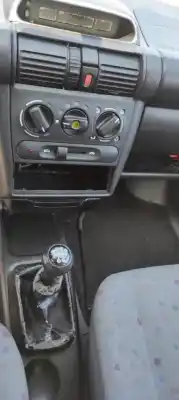 Veicolo di demolizione opel corsa b (s93) 1.0 i 12v (f08. f68. m68) dell'anno 1999 alimentato 