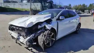 Утилизация автомобиля VOLVO V40 HATCHBACK (525) D2 года 2013 питание D 4162 T