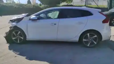 Здавання транспортного засобу volvo v40 hatchback (525) d2 року 2013 потужний d 4162 t