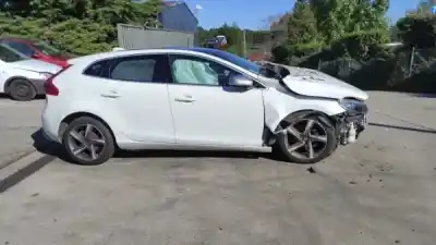 Здавання транспортного засобу volvo v40 hatchback (525) d2 року 2013 потужний d 4162 t