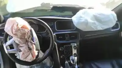 Здавання транспортного засобу volvo v40 hatchback (525) d2 року 2013 потужний d 4162 t