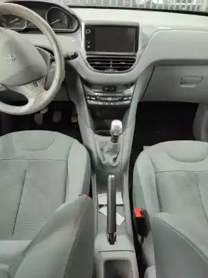 Здавання транспортного засобу peugeot 208 caixa (cr_) 1.6 hdi 92 року 2013 потужний 9hd (dv6c)