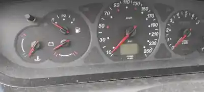 Veículo de Sucata citroen c5 i (dc_) 1.8 16v (dc6fzb dc6fze) do ano 2004 alimentado 