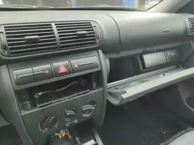 Veículo de Sucata seat leon (1m1) 1.6 do ano 2001 alimentado 0