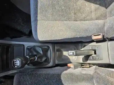 Veicolo di demolizione volvo 460 (464) 1.7 dell'anno 1991 alimentato b 18 e