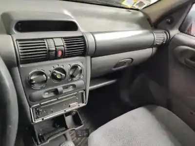 Sloopvoertuig opel corsa b (s93) 1.2 i (f08 f68 m68) van het jaar 1994 aangedreven 