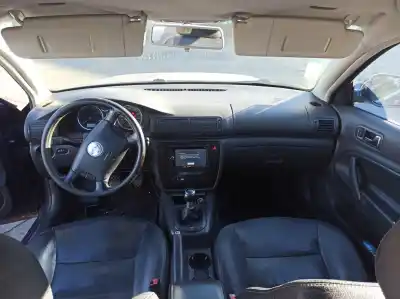 Sloopvoertuig volkswagen passat variant (3b6) 1.9 tdi van het jaar 2006 aangedreven 