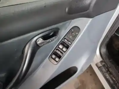 Veículo de Sucata seat leon (1m1) 1.6 do ano 2001 alimentado 0