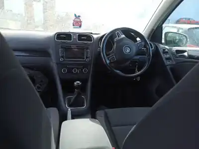 Veículo de Sucata volkswagen golf vi (5k1) 1.6 tdi do ano 2011 alimentado cayb