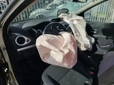 Scrapping Vehicle renault clio iii (br0/1, cr0/1) 1.2 16v (br02 br0j br11 cr02 cr0j cr11) of the year 2006 powered d4f 764