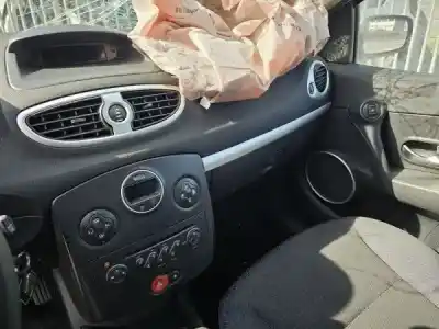 Scrapping Vehicle renault clio iii (br0/1, cr0/1) 1.2 16v (br02 br0j br11 cr02 cr0j cr11) of the year 2006 powered d4f 764