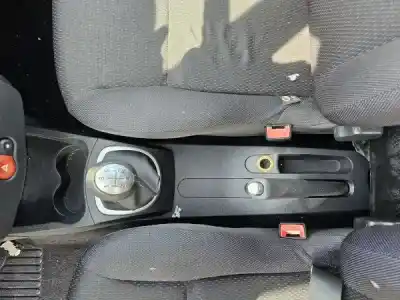 Scrapping Vehicle renault clio iii (br0/1, cr0/1) 1.2 16v (br02 br0j br11 cr02 cr0j cr11) of the year 2006 powered d4f 764