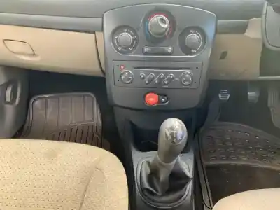 Scrapping Vehicle renault clio iii (br0/1, cr0/1) 1.2 16v (br02 br0j br11 cr02 cr0j cr11) of the year 2006 powered d4f 740