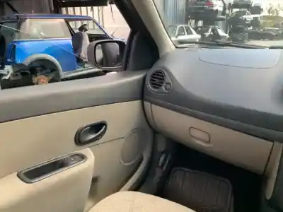 Scrapping Vehicle renault clio iii (br0/1, cr0/1) 1.2 16v (br02 br0j br11 cr02 cr0j cr11) of the year 2006 powered d4f 740