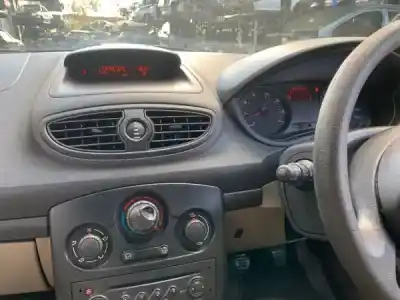 Scrapping Vehicle renault clio iii (br0/1, cr0/1) 1.2 16v (br02 br0j br11 cr02 cr0j cr11) of the year 2006 powered d4f 740