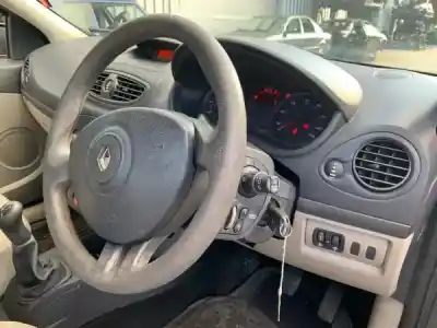 Scrapping Vehicle renault clio iii (br0/1, cr0/1) 1.2 16v (br02 br0j br11 cr02 cr0j cr11) of the year 2006 powered d4f 740