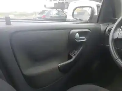 Veículo de Sucata opel corsa c (x01) 1.2 (f08, f68) do ano 2003 alimentado 0