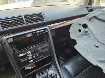 Veículo de Sucata audi a4 b6 (8e2) 1.9 tdi do ano 2002 alimentado 