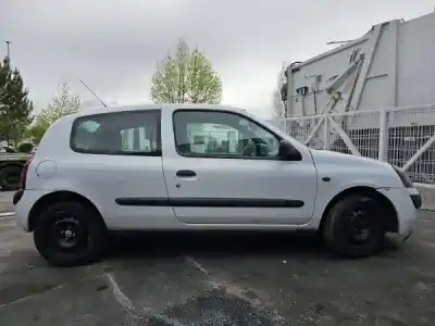 Veículo de Sucata renault clio ii (bb_, cb_) 1.5 dci (b/cb07) do ano 2002 alimentado k9k 700