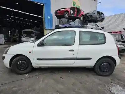 Veículo de Sucata renault clio ii (bb_, cb_) 1.5 dci (b/cb07) do ano 2002 alimentado k9k 700