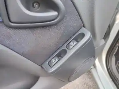 Veículo de Sucata renault clio ii (bb_, cb_) 1.2 (bb0a bb0f bb10 bb1k bb28 bb2d bb2h cb0a.... do ano 1998 alimentado d7f 764