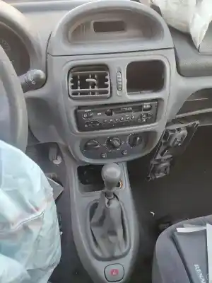 Veículo de Sucata renault clio ii (bb_, cb_) 1.2 (bb0a bb0f bb10 bb1k bb28 bb2d bb2h cb0a.... do ano 1998 alimentado d7f 764