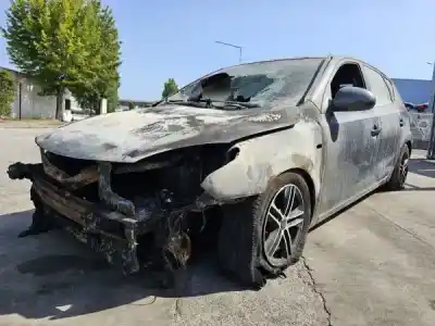 Veicolo di demolizione HYUNDAI I30 (FD) 1.6 CRDi dell'anno 2008 alimentato D4FB