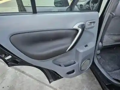 Veículo de Sucata toyota rav4 (a2) 2.0 d-4d 4wd do ano 2003 alimentado 1cd-ftv