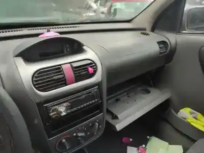 Véhicule à la ferraille opel corsa c (x01) 1.7 dti (f08 f68) de l'année 2002 alimenté y 17 dt