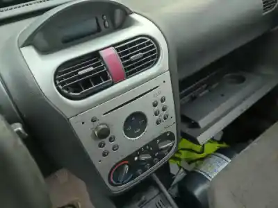 Véhicule à la ferraille opel corsa c (x01) 1.2 (f08, f68) de l'année 2003 alimenté z 12 xe Véhicule à la ferraille opel corsa c (x01) 1.2 (f08, f68) de l'année 2003 alimenté z 12 xe