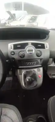 Veículo de Sucata renault scénic ii (jm0/1_) 1.4 (jm0b jm0h jm1a) do ano 2003 alimentado 